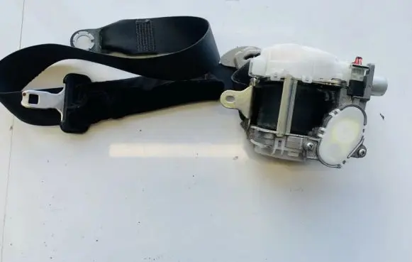 Toyota Prius (XW30) Front seatbelt 503339 7s1060p