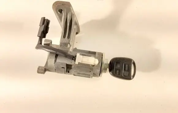 Toyota Corolla E120 E130 Ignition lock 45020024