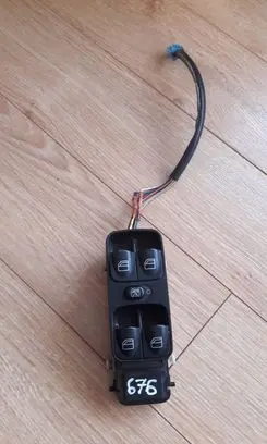 Mercedes-Benz C W203 Electric window control switch A2038200479 501956