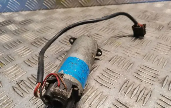Mercedes-Benz E W210 Seat adjustment motor 2108204842