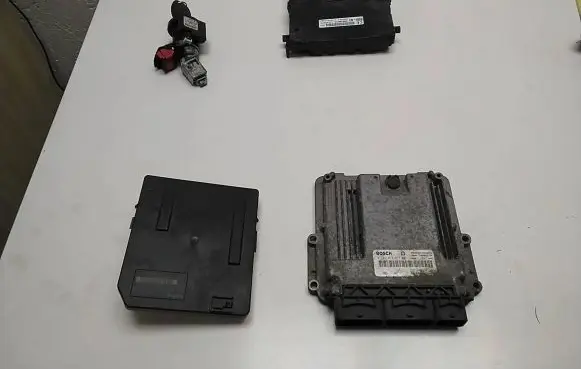 Renault Master III Engine ECU kit and lock set 237100899R 0281017977 284B67653R