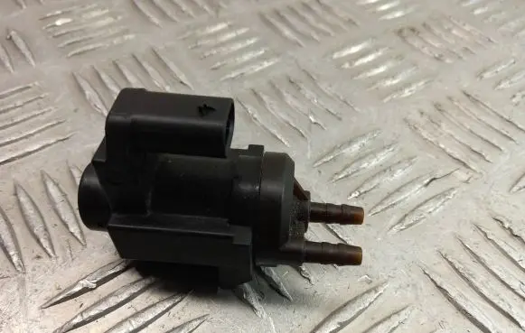 BMW X3 G01 Vacuum valve 8570591