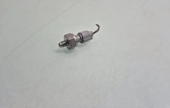 Volvo S60 Fuel pressure sensor 32203286