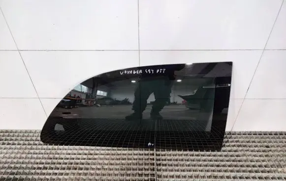 Chrysler Grand Voyager IV Rear side window