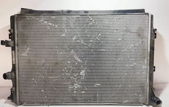 Volkswagen Tiguan Coolant radiator 5N0121253M
