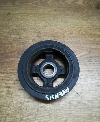 Toyota Avensis T250 Crankshaft pulley 134700D040