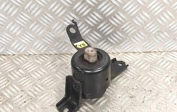 Engine mount vacuum valve