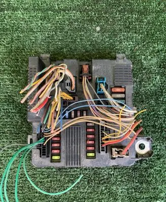 Renault Megane II Fuse module 8200306033A S118399300J