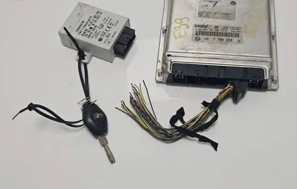 BMW 5 E39 Engine ECU kit and lock set 7790220 6905666 28RTF334