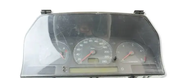 Volvo S70 V70 V70 XC Speedometer (instrument cluster) 9168386