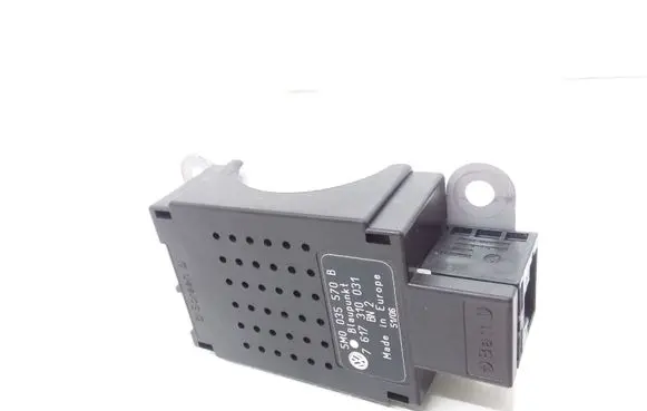 Volkswagen Golf V Aerial antenna amplifier 5M0035570B