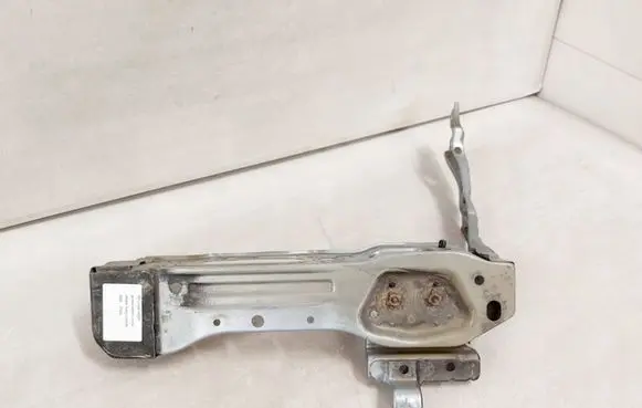 Lexus IS 220D-250-350 Headlight/headlamp mounting bracket