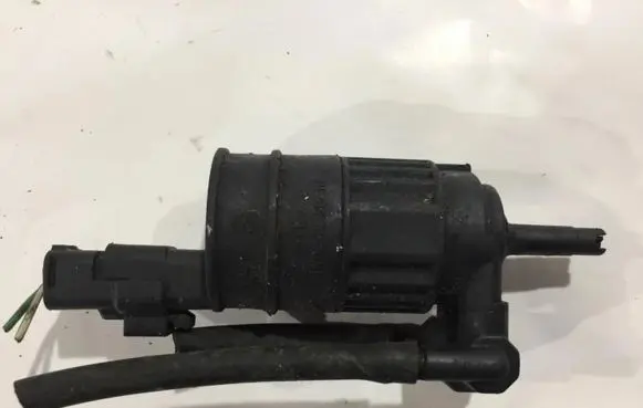 Renault Megane I Windscreen/windshield washer pump 7700430702