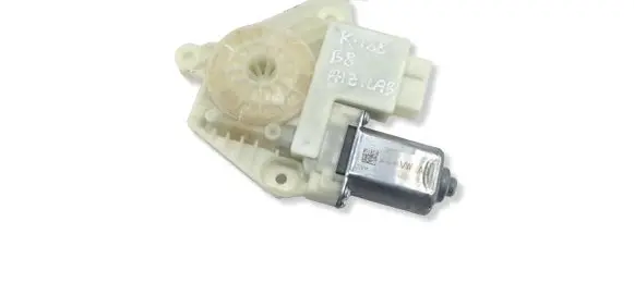 Volkswagen PASSAT B8 Rear door window regulator motor 5Q4959811E