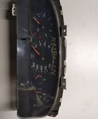 Mazda 626 Speedometer (instrument cluster) GA8E