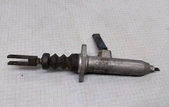 Audi 80 90 B3 Clutch master cylinder 443721401A
