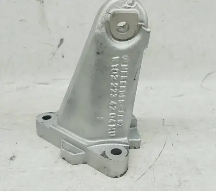 Mercedes-Benz 190 W201 Engine mounting bracket 1022234204 A1022234204 R1022234204