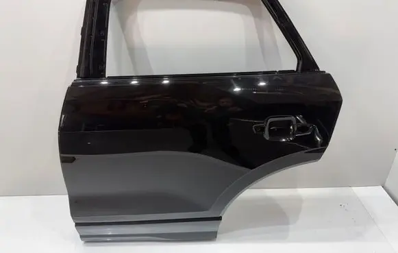 Audi Q2 - Rear door 