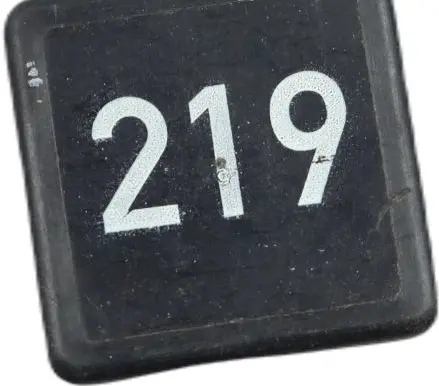 Volkswagen PASSAT B5 Other relay 443951253AA