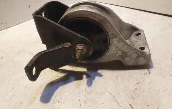 Hyundai Santa Fe Engine mount bracket