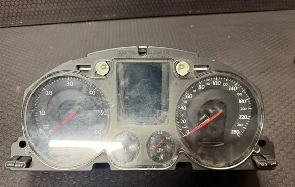 Volkswagen PASSAT B6 Speedometer (instrument cluster) A2C53194181