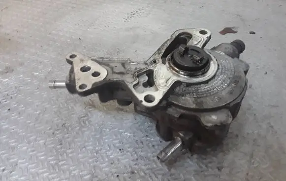 Volkswagen Golf Plus Vacuum pump 038145209K