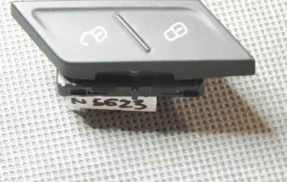 Volkswagen PASSAT B8 Central locking switch button 3G0962125A