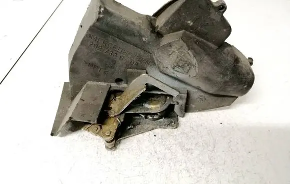 Mercedes-Benz C W202 Rear door lock 2027300635 2027330408