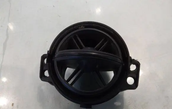 Toyota Yaris Dashboard side air vent grill/cover trim