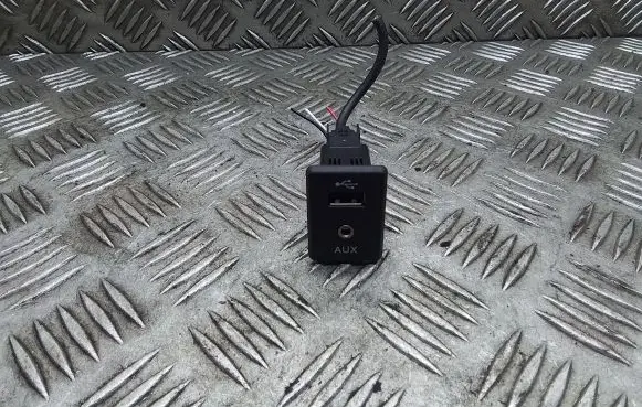 Volkswagen Caddy AUX in-socket connector 795405004