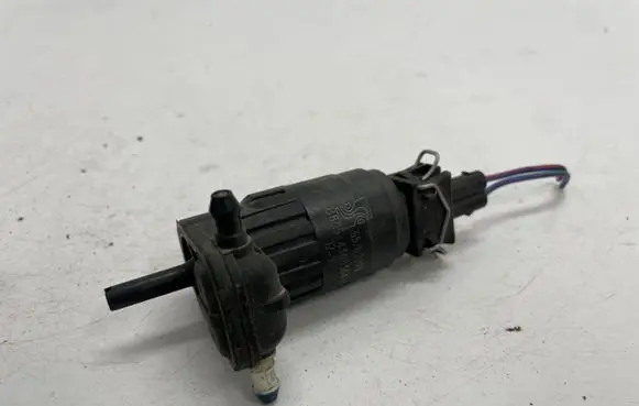 Opel Astra J Windscreen/windshield washer pump 55702893
