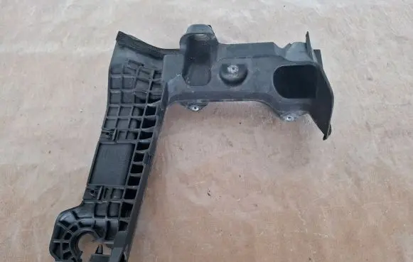 Volvo XC70 Battery tray 30760952