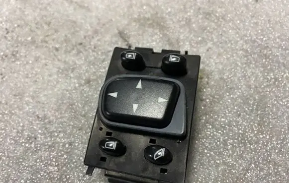 Mercedes-Benz S W220 Wing mirror switch 2208211551