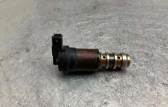BMW 5 E60 E61 Camshaft vanos timing valve 7073231 13150137