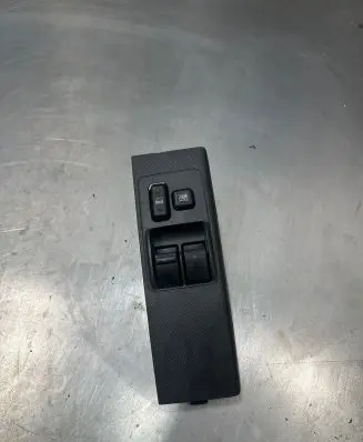 Toyota Corolla E120 E130 Electric window control switch 848200F04000 37075