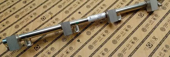Volkswagen PASSAT B6 Fuel main line pipe 03H133316