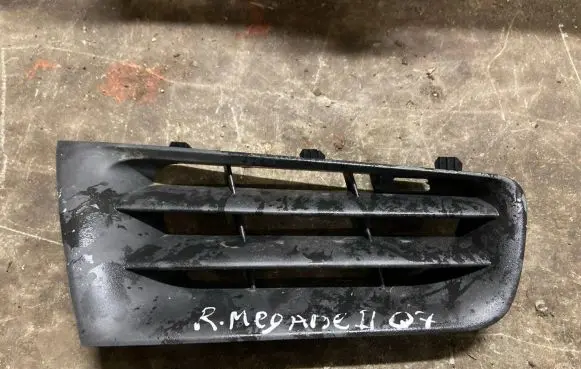 Renault Megane II Front bumper lower grill 8200412380