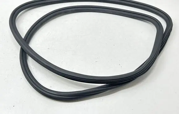 Porsche Macan (95B) Front door rubber seal 95B831721B