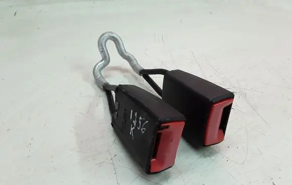 Skoda Fabia Mk1 (6Y) Middle seatbelt buckle (rear) 