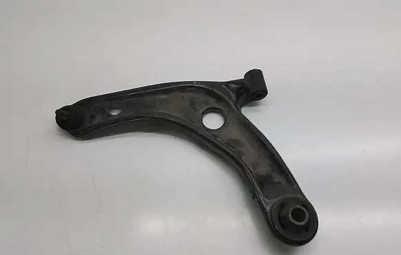 Toyota Yaris Front lower control arm/wishbone 4806909140