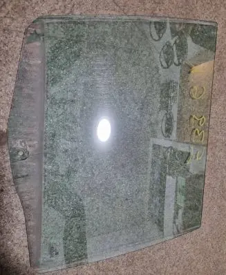 BMW 5 E39 Rear door window glass 51348189257