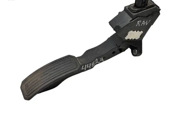 Toyota RAV 4 (XA30) Accelerator throttle pedal 781100W010 45662522822 07016B1B