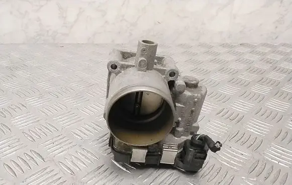 Volkswagen PASSAT B8 Throttle valve 03F133062C