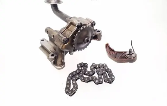 Skoda Octavia Mk2 (1Z) Oil pump 038115121a 038115130