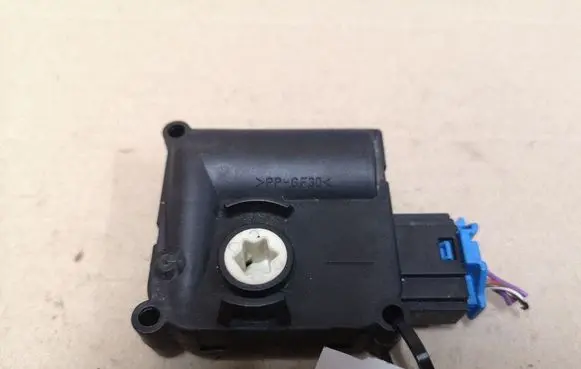 Audi A6 S6 C6 4F Air flap motor/actuator 0132801359 4F0820511A