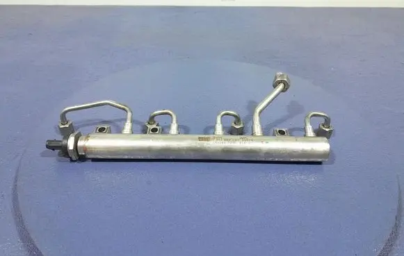 BMW M5 Fuel main line pipe 7852402