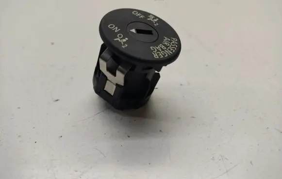 Passenger airbag on/off switch