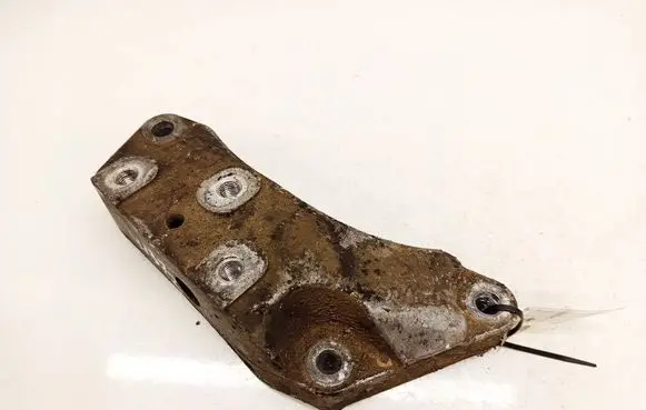Volkswagen PASSAT B6 Engine mounting bracket 1K0199117
