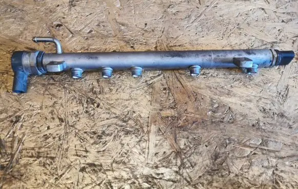Mercedes-Benz B W245 Fuel main line pipe A6400702095 A64007020 A6110780449