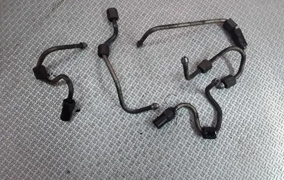 Mazda 6 Fuel injector supply line/pipe 